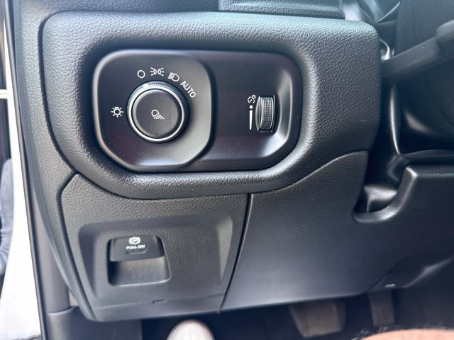 Used 2024 RAM 1500 Laramie AWD/4WD image 24