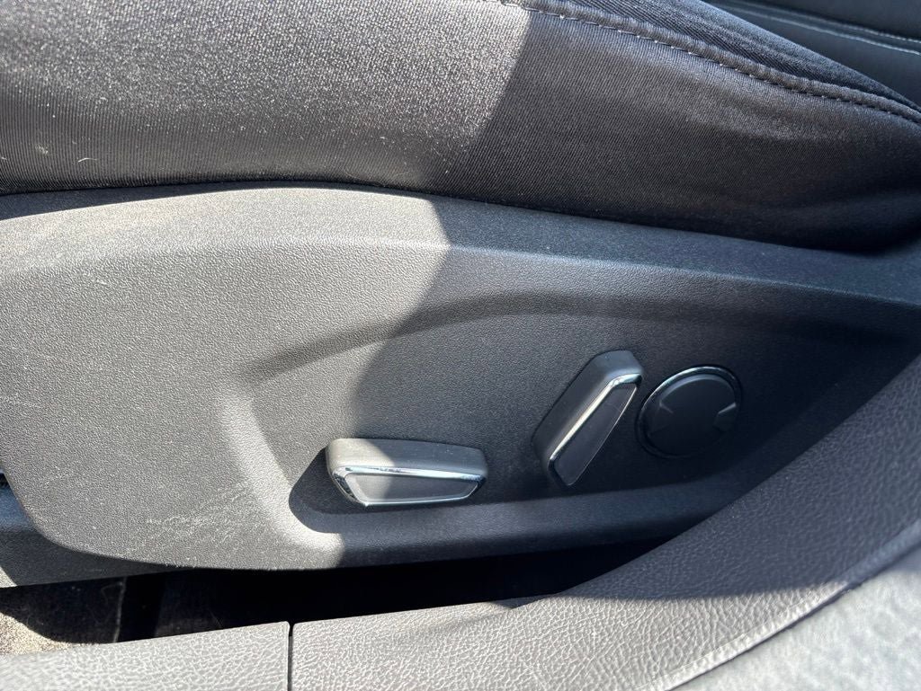 Used 2015 Ford Fusion SE FWD image 14
