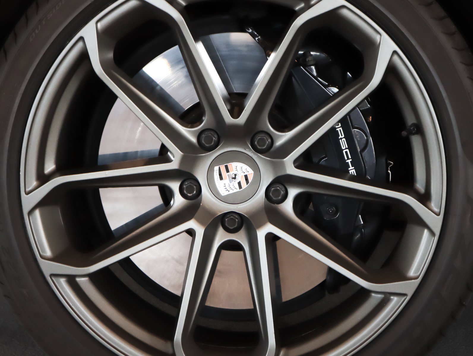 Used 2023 Porsche Cayenne Turbo AWD/4WD image 29