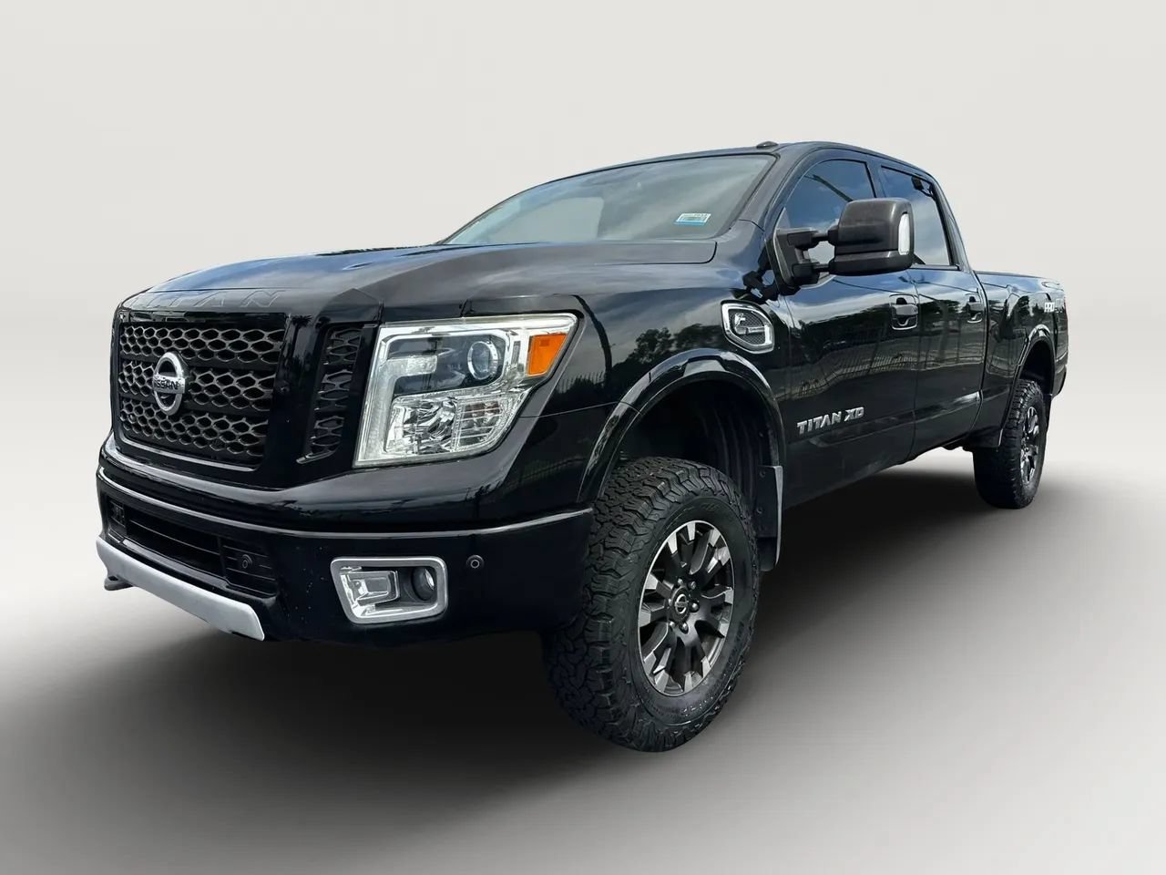 Used 2017 Nissan Titan PRO-4X w/ Pro-4x Convenience Package AWD/4WD image 15