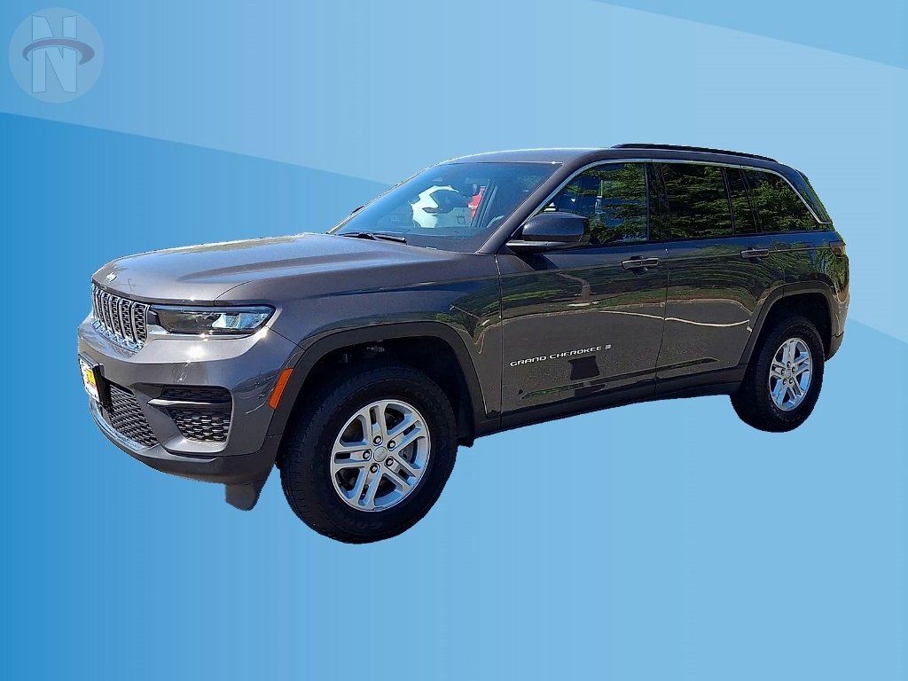 Used 2024 Jeep Grand Cherokee Laredo w/ Luxury Tech Group I AWD/4WD image 4
