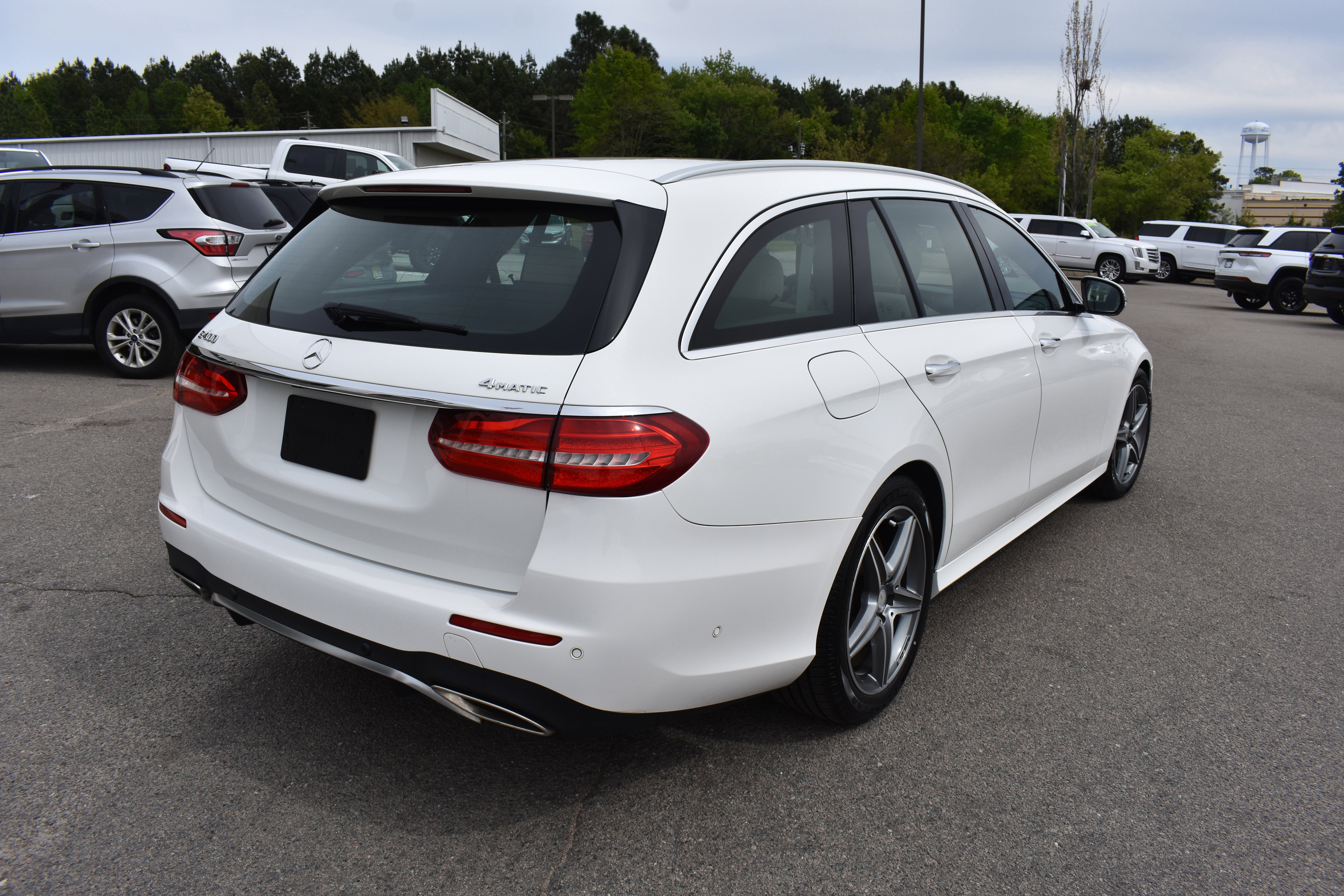 Used 2017 Mercedes-Benz E 400 4MATIC Wagon image 9