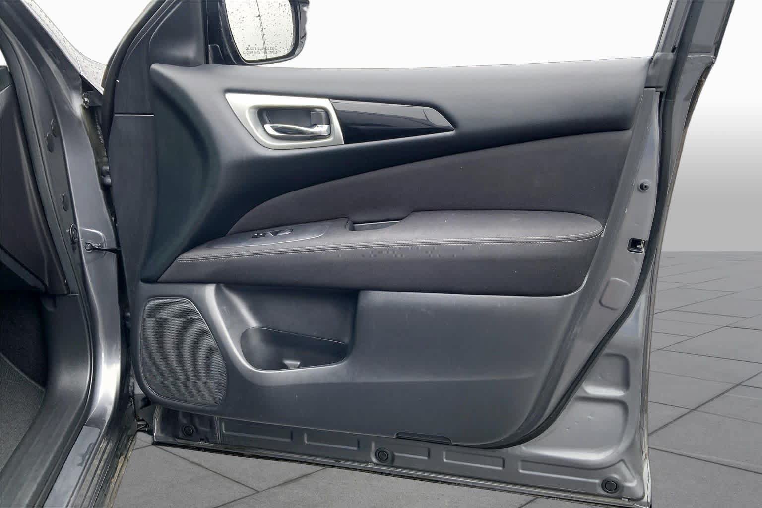Used 2017 Nissan Pathfinder S FWD image 22