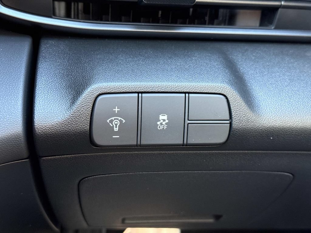 Used 2025 Hyundai Elantra Sport FWD image 14