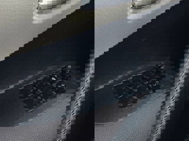 Used 2021 Toyota Corolla LE image 27