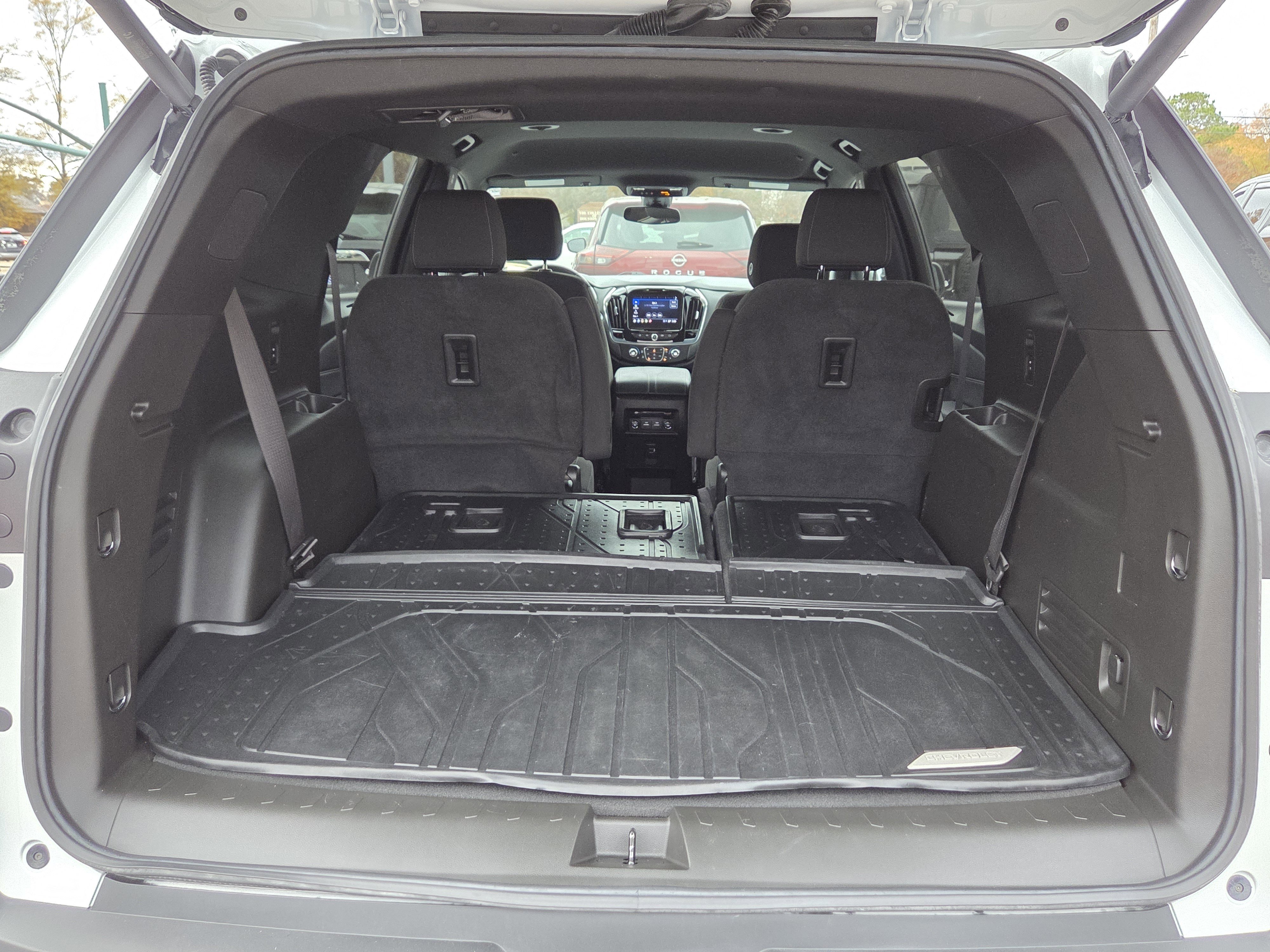 Used 2022 Chevrolet Traverse LT image 13