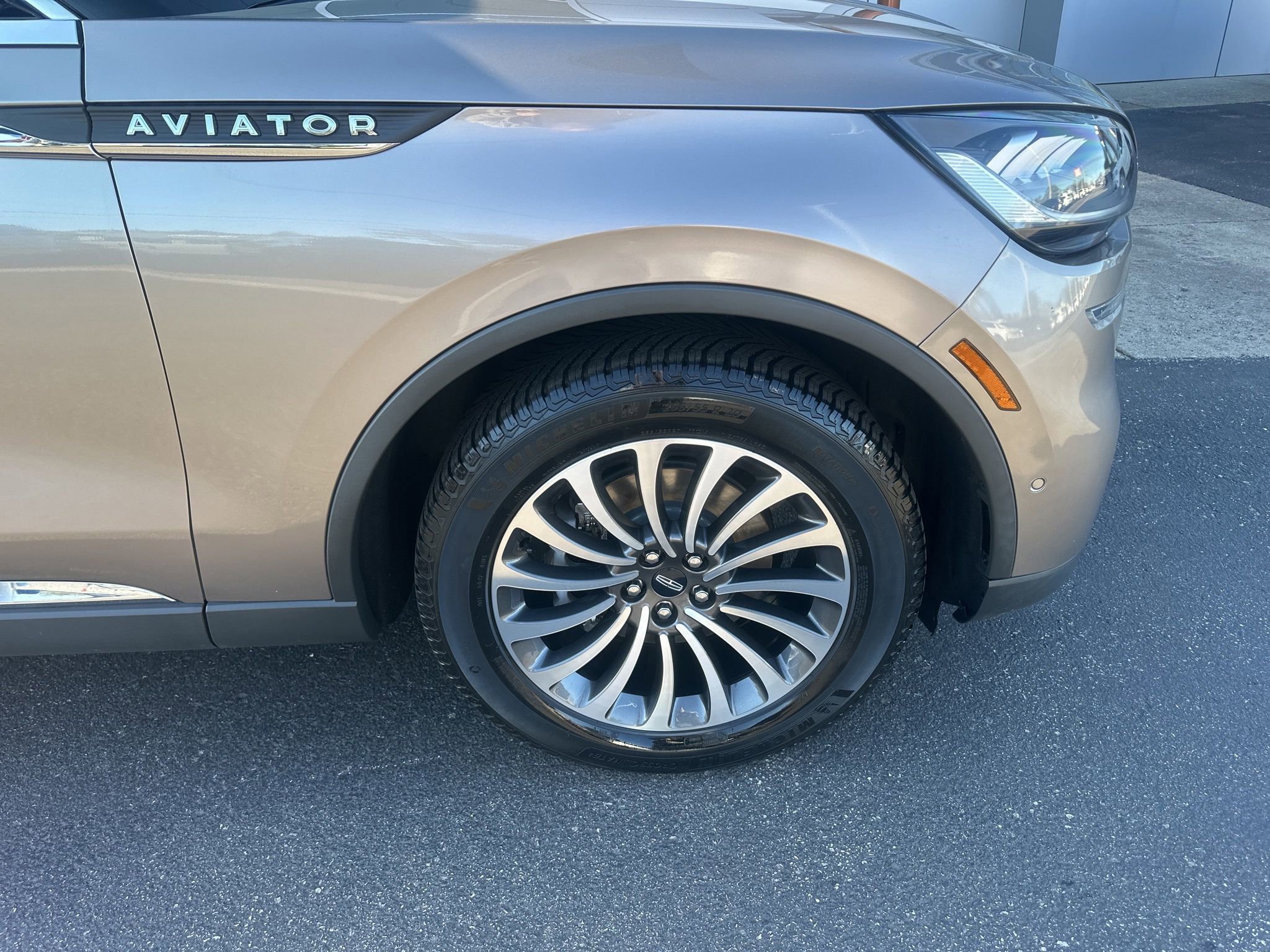 Used 2020 Lincoln Aviator Reserve w/ Equipment Group 201A image 10