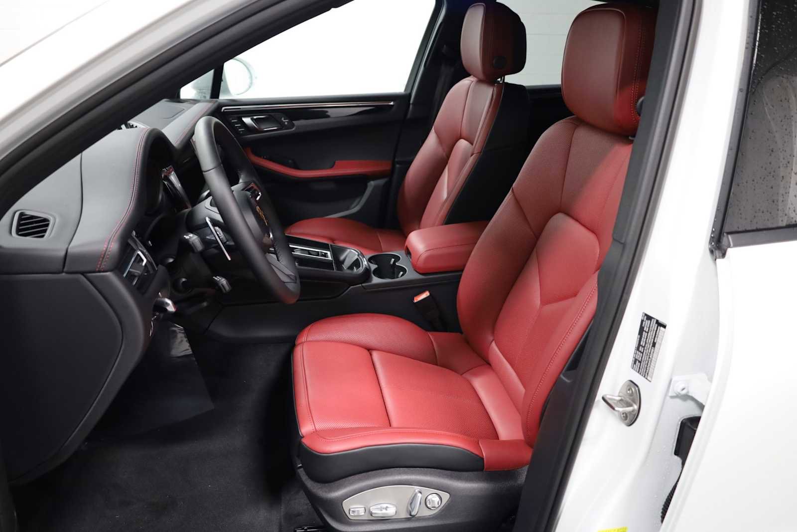 New 2026 Porsche Macan image 5