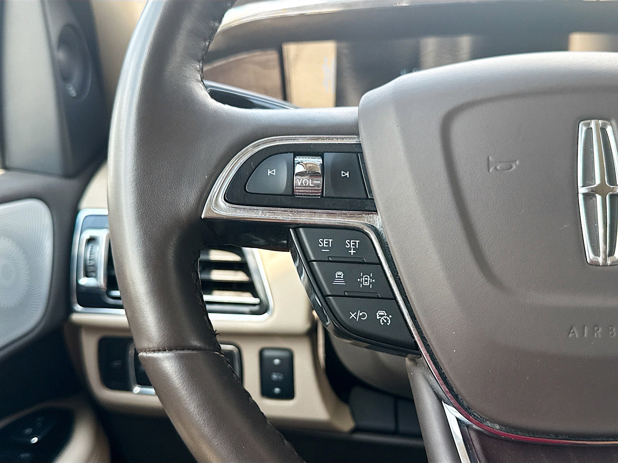 Used 2023 Lincoln Navigator L Reserve AWD/4WD image 38