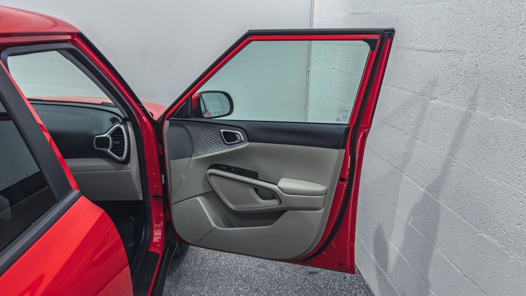 Used 2021 Kia Soul LX image 17
