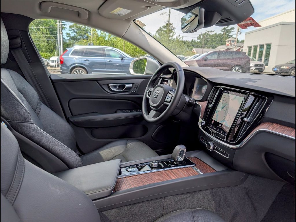 Certified 2025 Volvo V60 B5 Cross Country Plus AWD/4WD image 21
