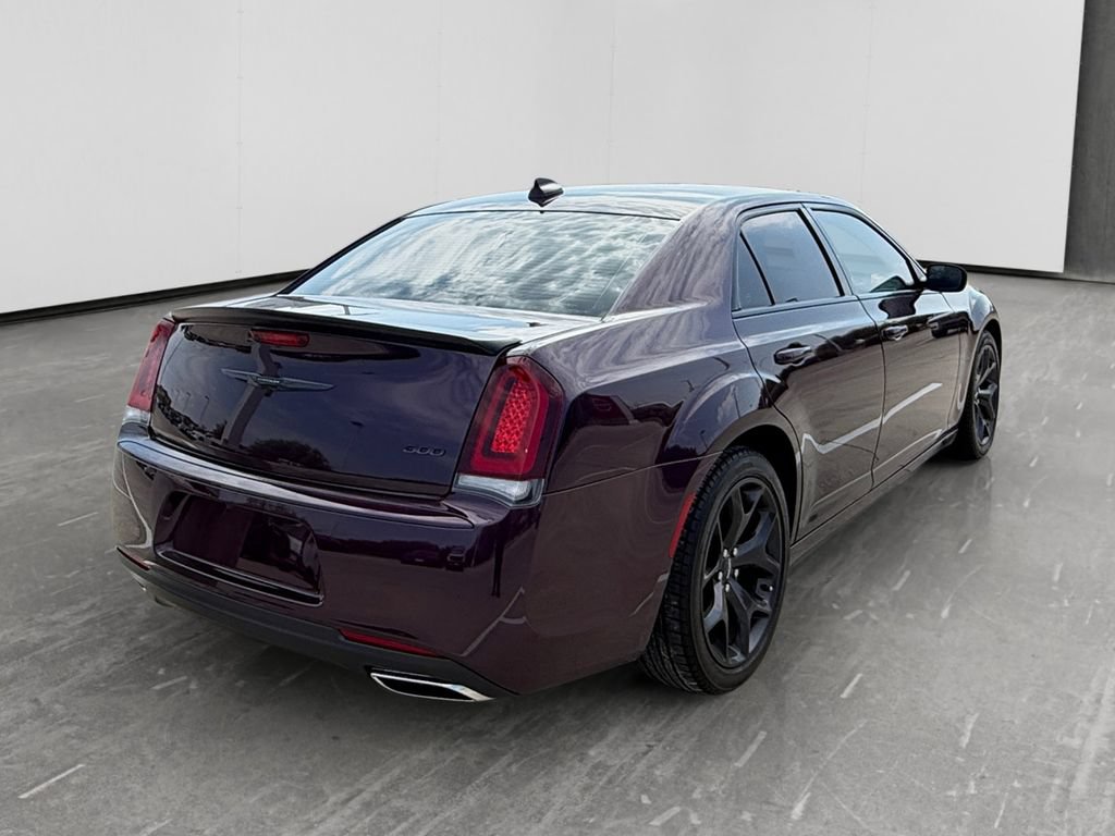 Used 2021 Chrysler 300 Touring w/ Sport Appearance Package RWD image 5
