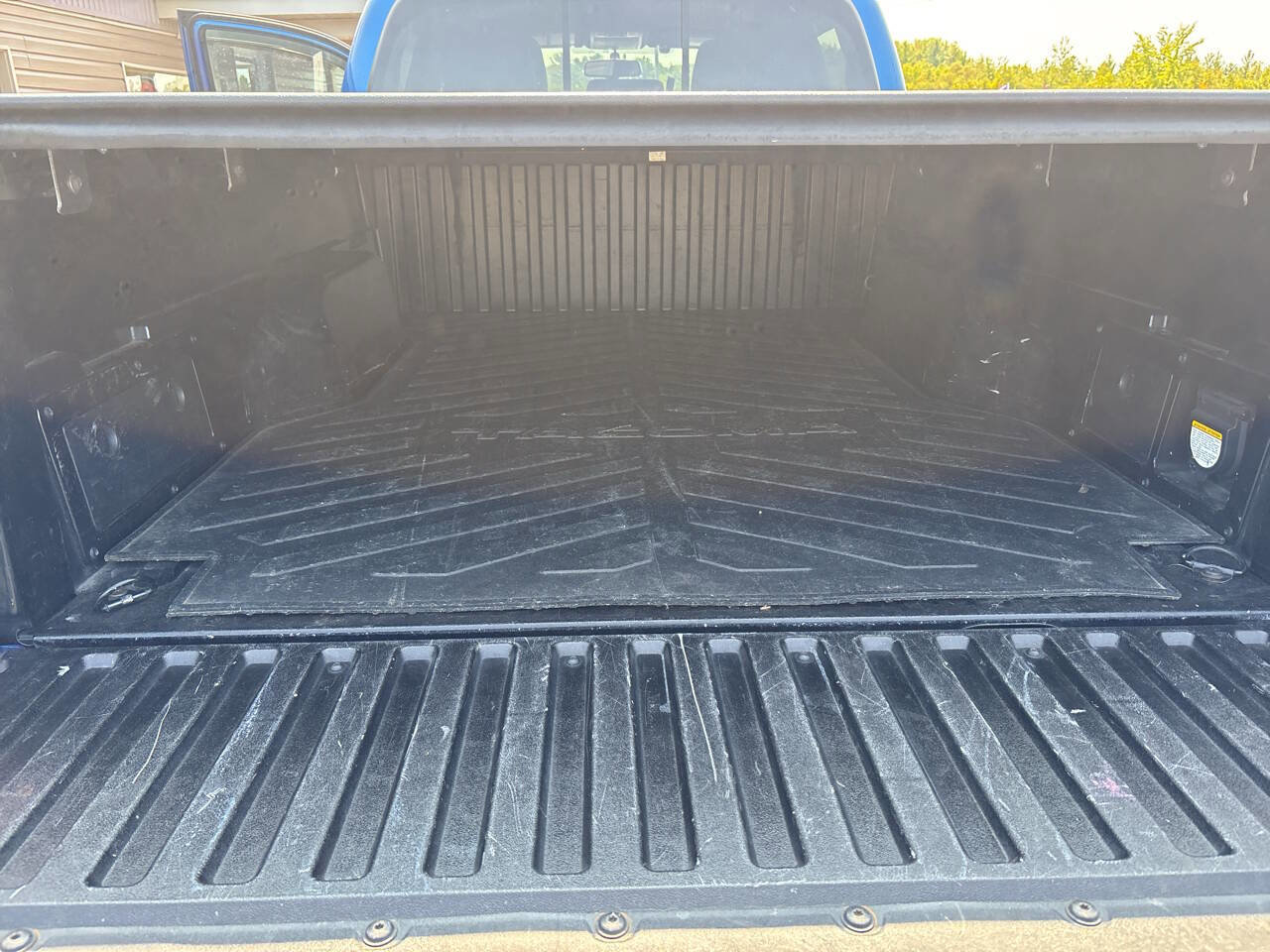 Used 2017 Toyota Tacoma TRD Sport image 10