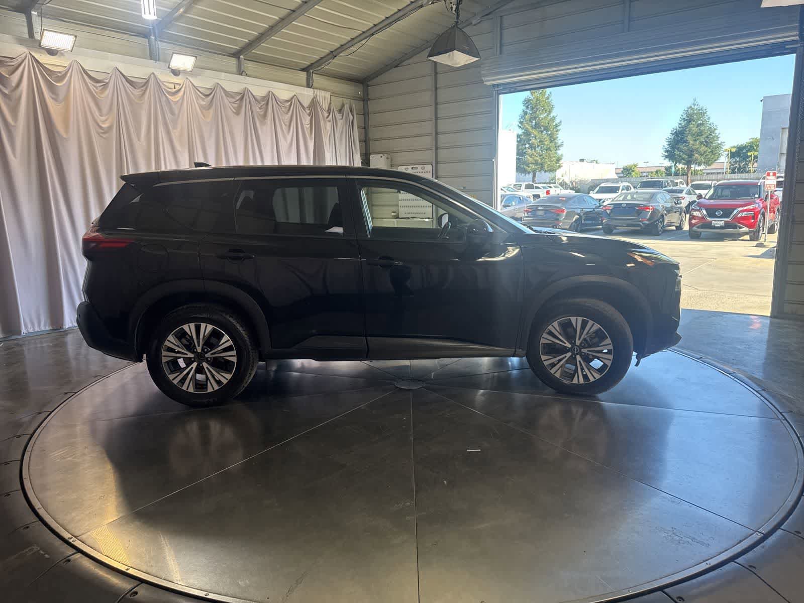 Used 2022 Nissan Rogue SV AWD/4WD image 4