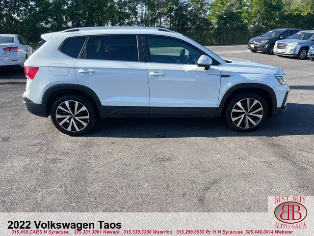 Used 2022 Volkswagen Taos SEL w/ Panoramic Sunroof Package image 2