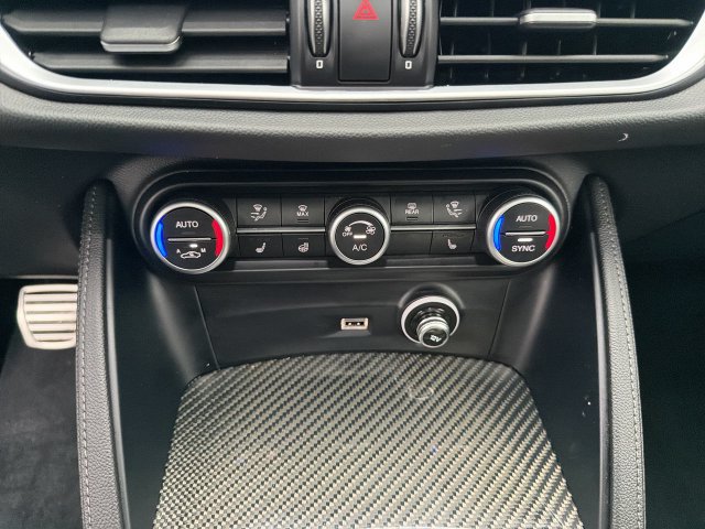 Used 2023 Alfa Romeo Stelvio Estrema AWD/4WD image 21