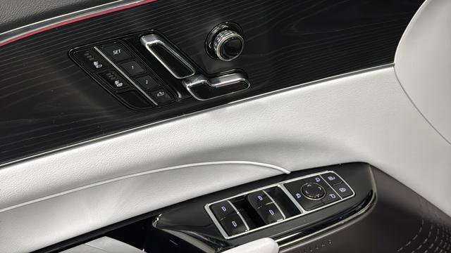 Used 2024 Cadillac Lyriq Luxury image 21