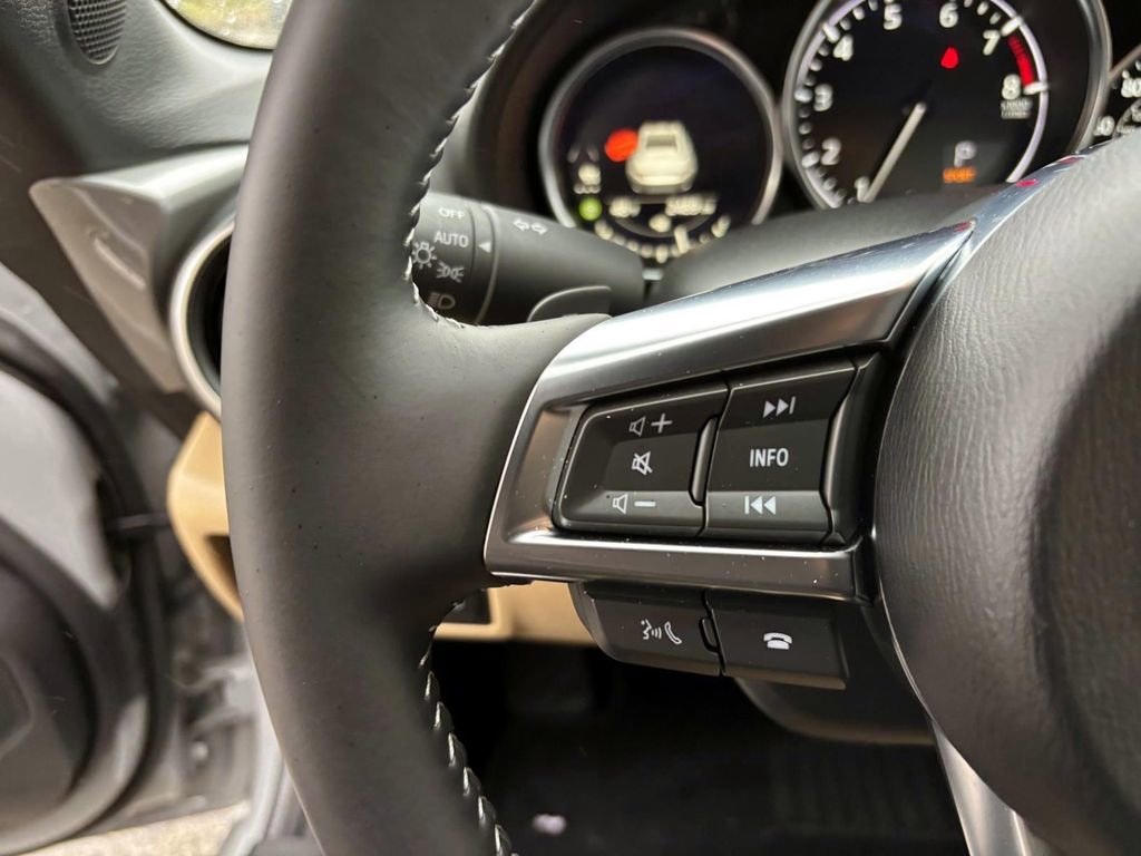 Used 2025 MAZDA MX-5 Miata RF Grand Touring image 17