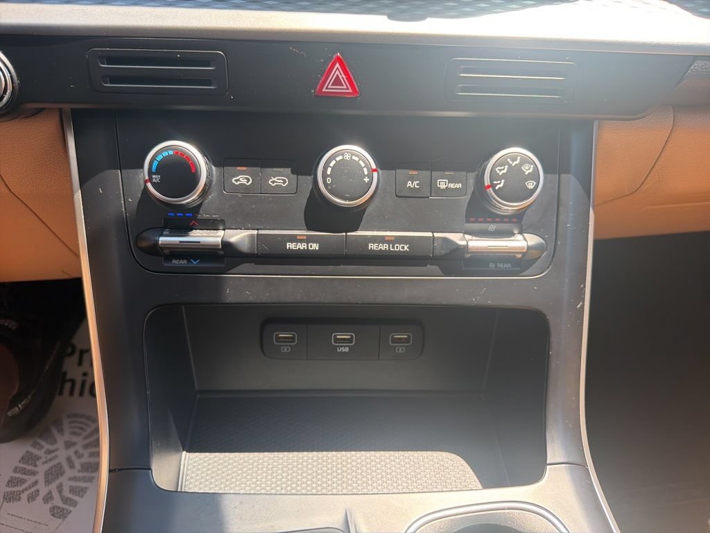 Used 2024 Kia Carnival LX FWD image 33