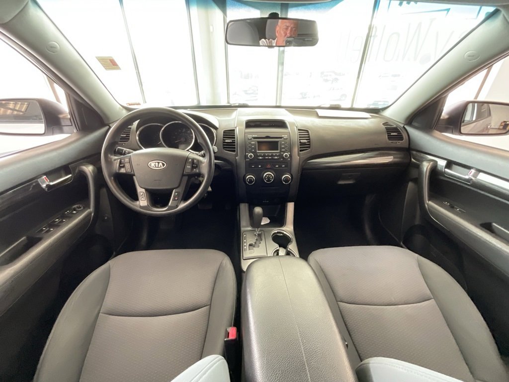 Used 2013 Kia Sorento LX image 8