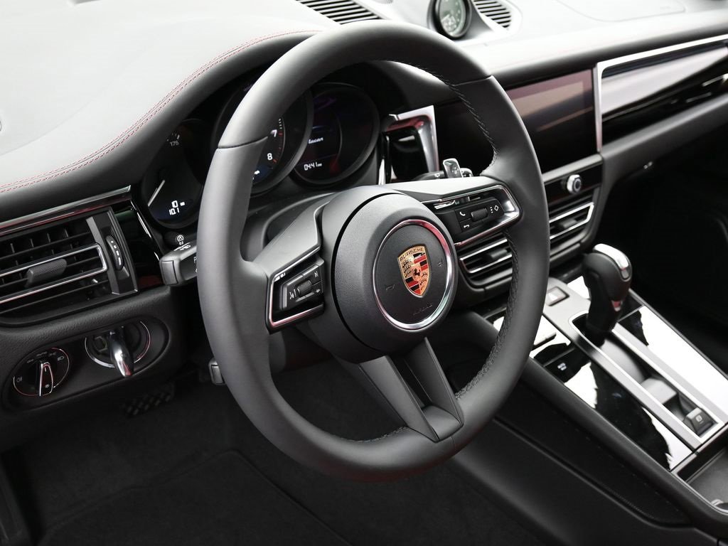 New 2026 Porsche Macan image 16