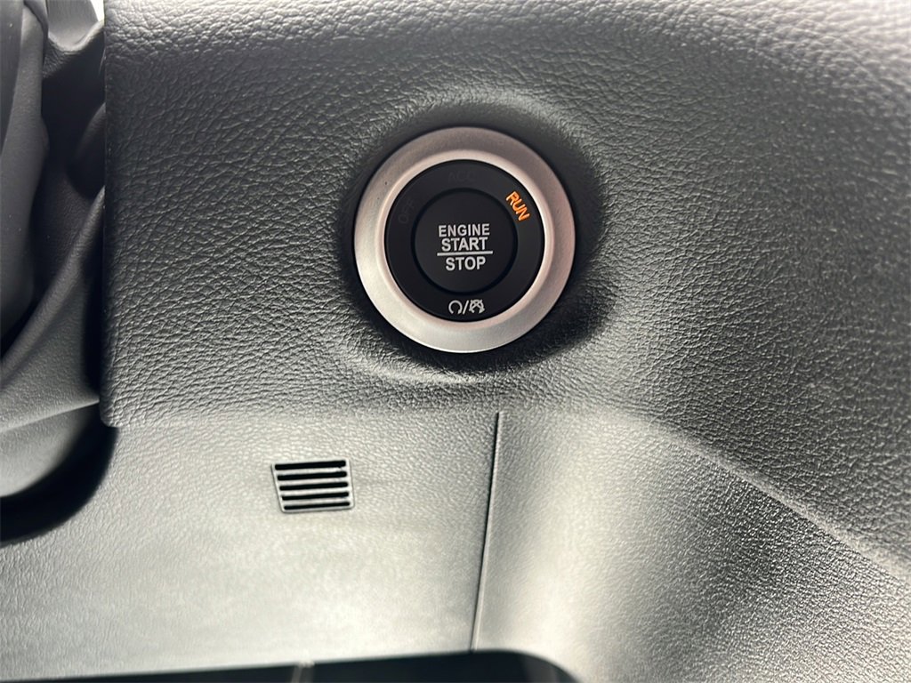 New 2025 Chrysler Pacifica Select image 20