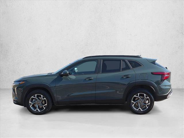 Used 2025 Chevrolet Trax LT w/ LT Convenience Package FWD image 9