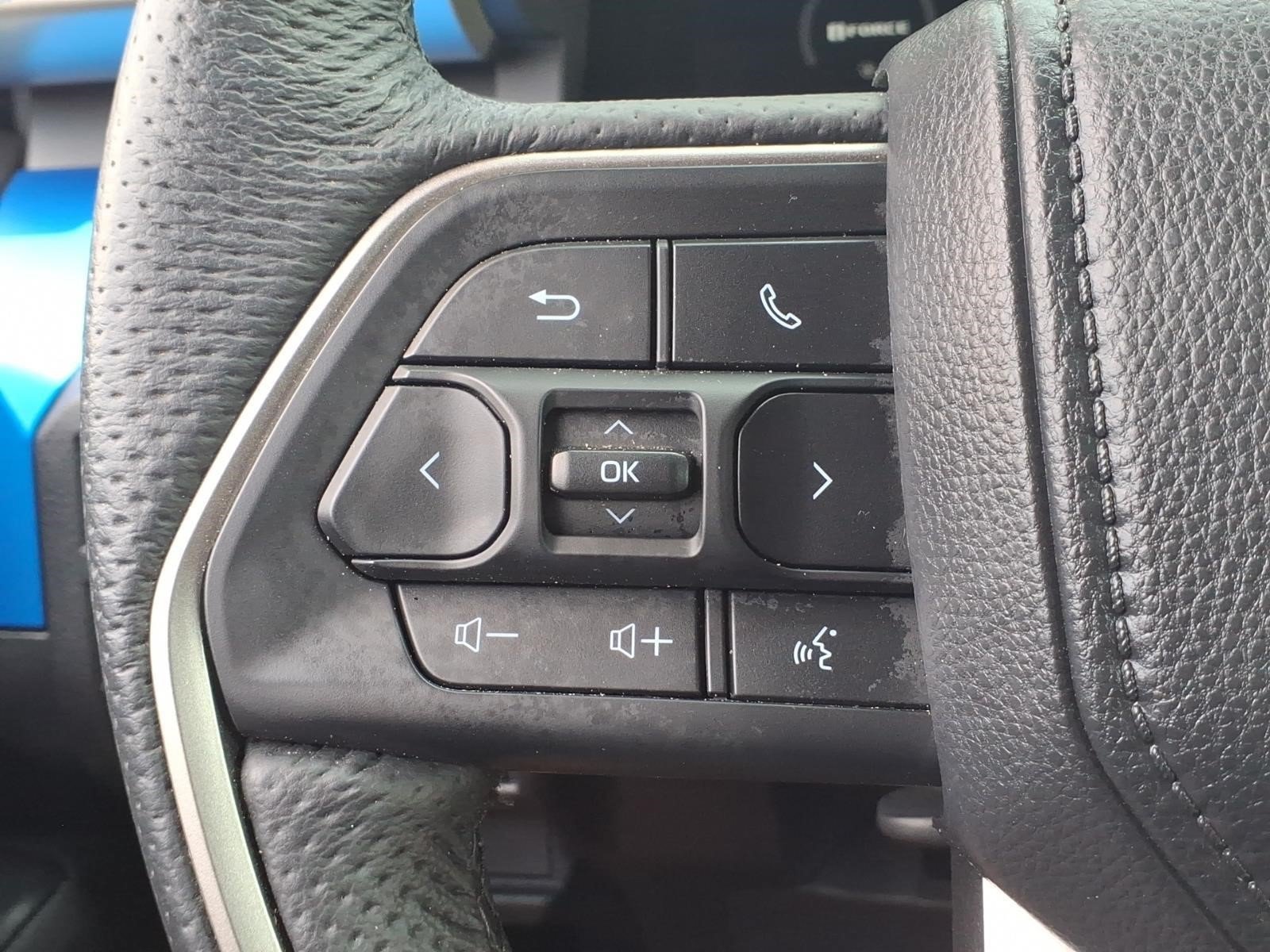 Used 2025 Toyota Tacoma TRD Sport AWD/4WD image 24