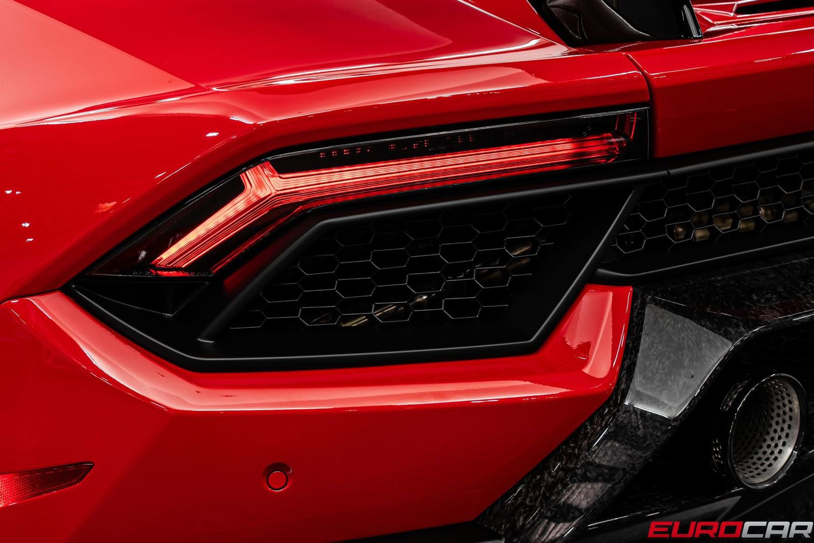 Used 2018 Lamborghini Huracan Performante AWD/4WD image 22