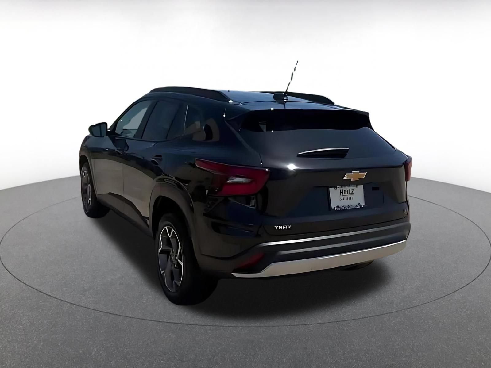 Used 2025 Chevrolet Trax LT FWD image 11