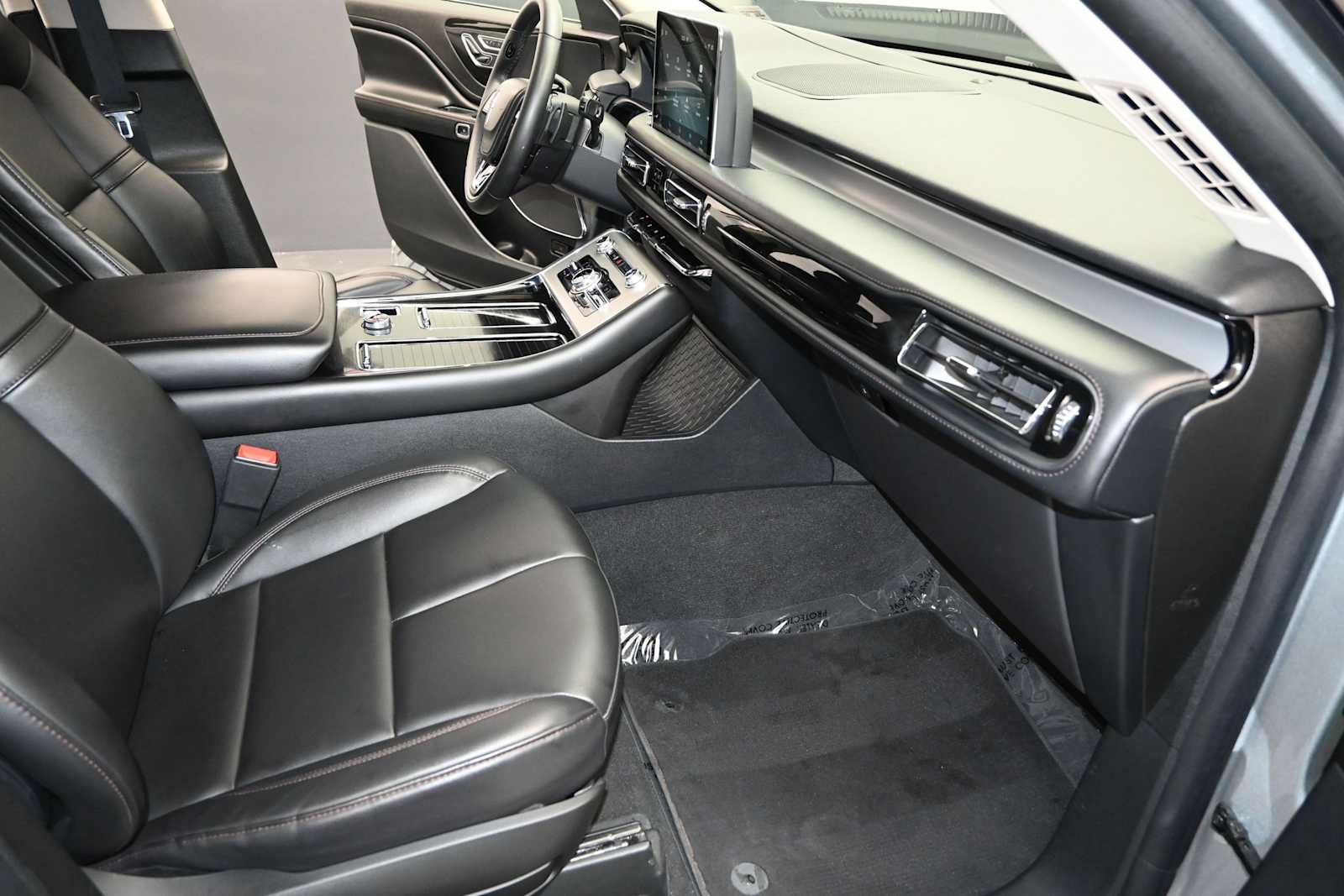 Used 2023 Lincoln Aviator AWD w/ Premium Package image 31