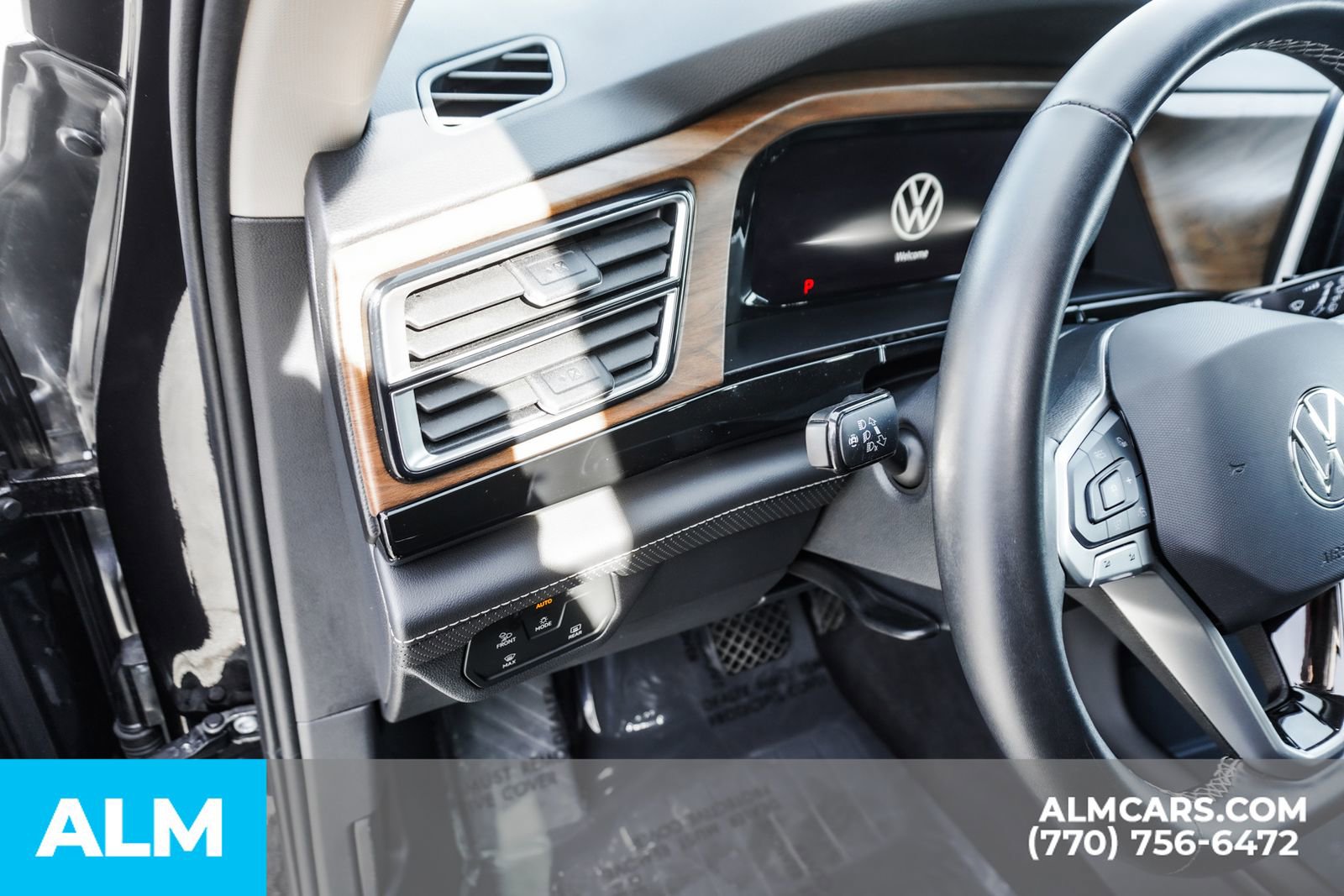 Used 2025 Volkswagen Atlas SE image 38