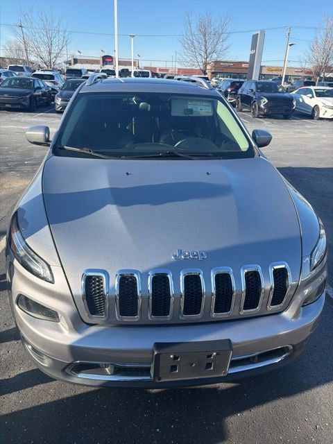 Used 2016 Jeep Cherokee Limited image 2