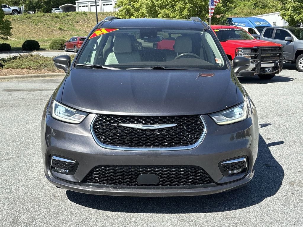 Used 2021 Chrysler Pacifica Touring-L FWD image 4