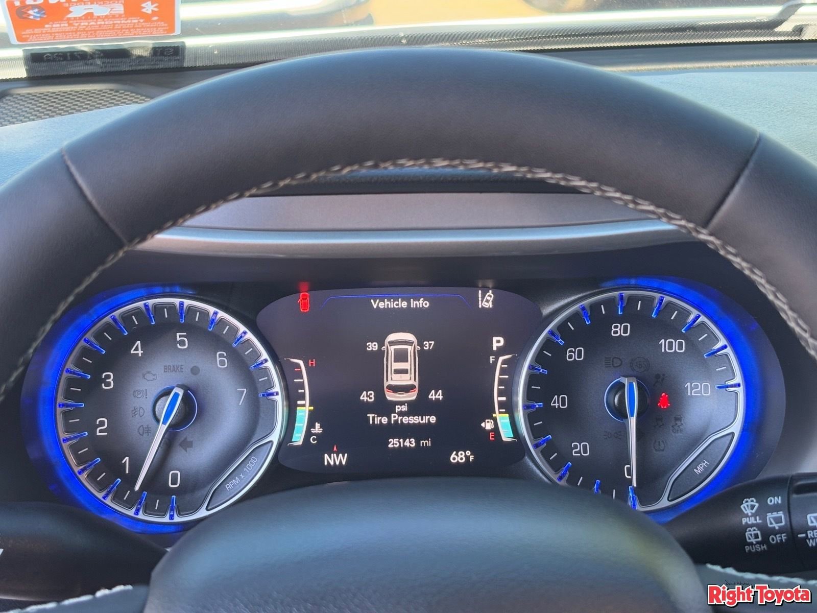 Used 2025 Chrysler Voyager LX image 22