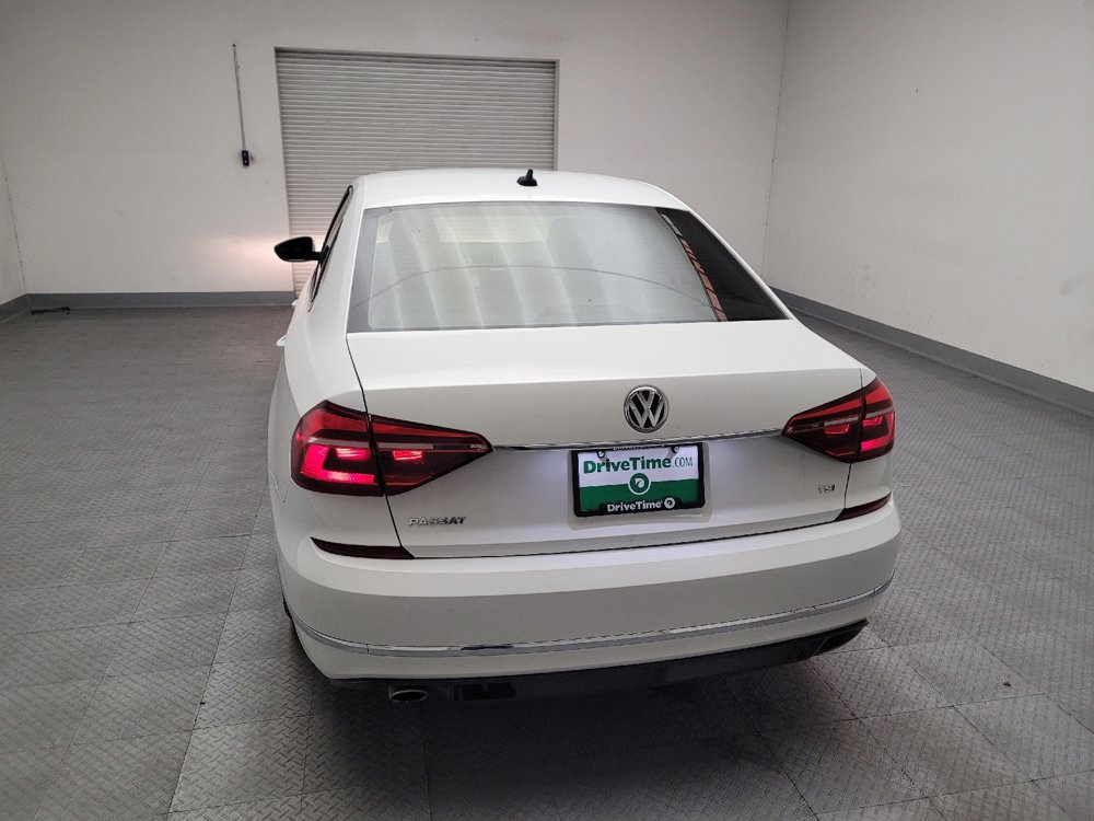 Used 2017 Volkswagen Passat 1.8T R-Line image 6