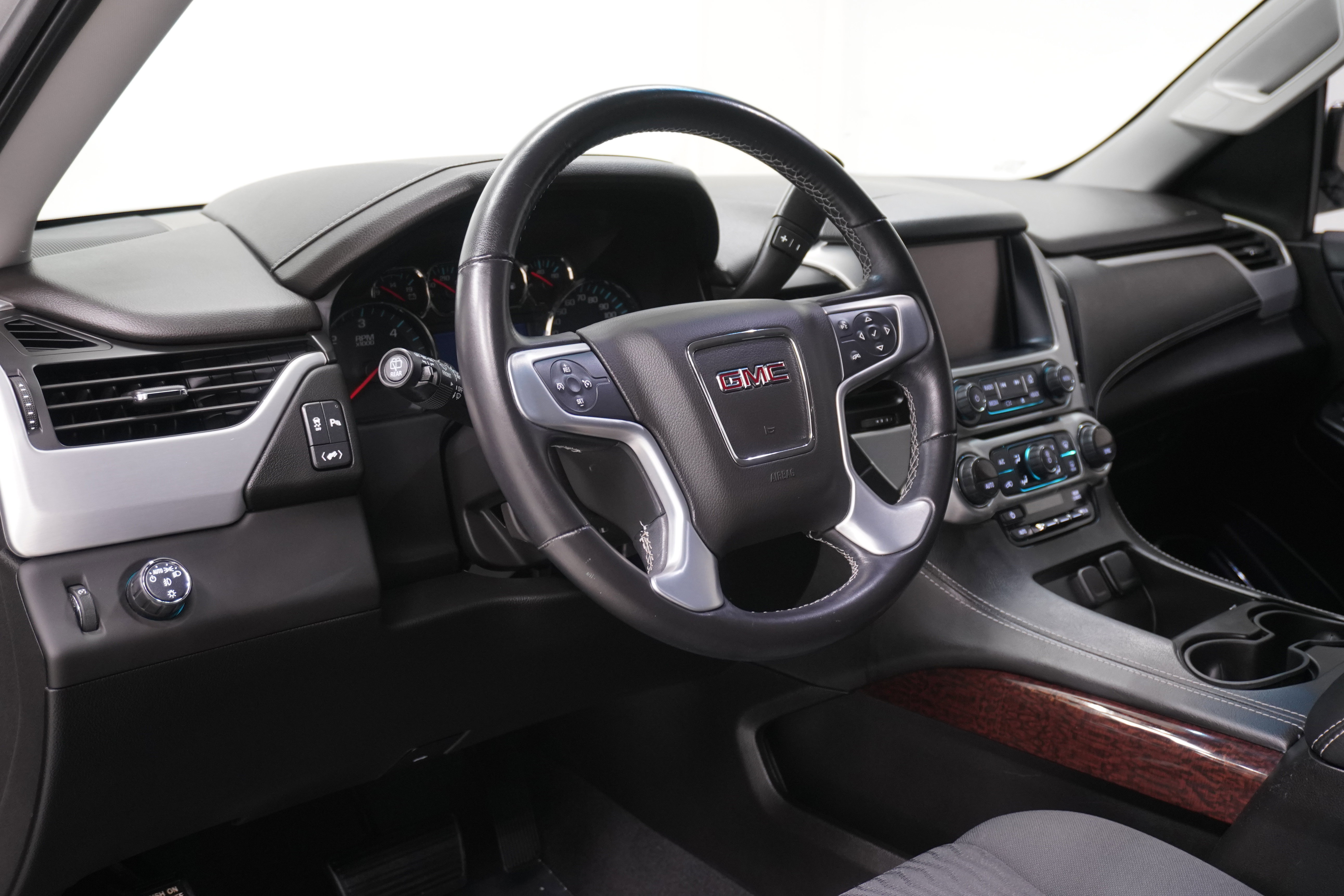 Used 2019 GMC Yukon XL SLE w/ SLE Value Package image 9