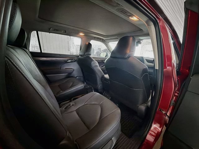 Used 2021 Toyota Highlander Platinum AWD/4WD image 11