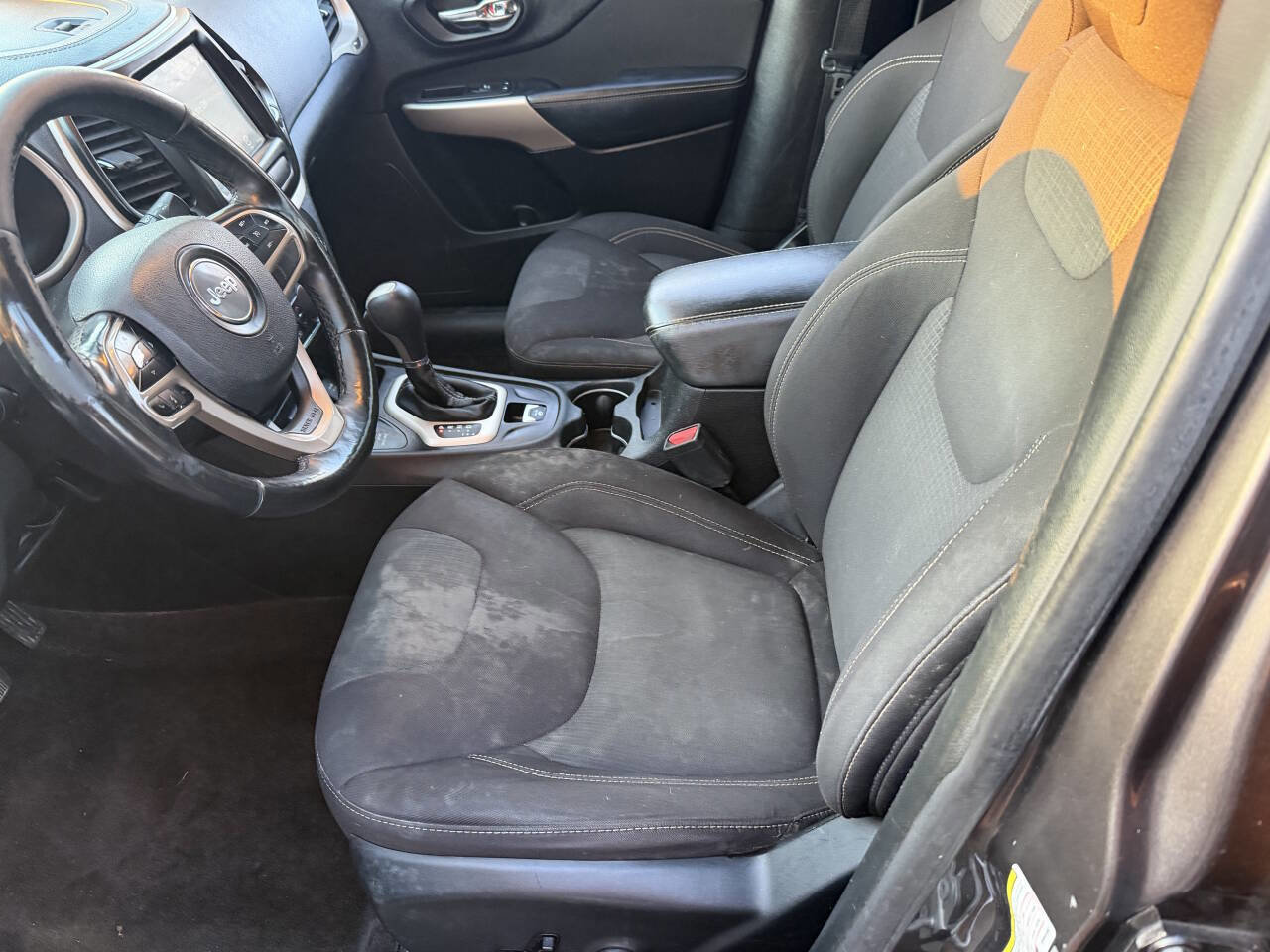 Used 2017 Jeep Cherokee Latitude w/ Comfort/Convenience Group image 9