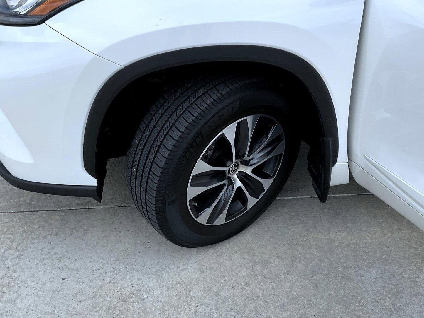 Used 2020 Toyota Highlander XLE image 26