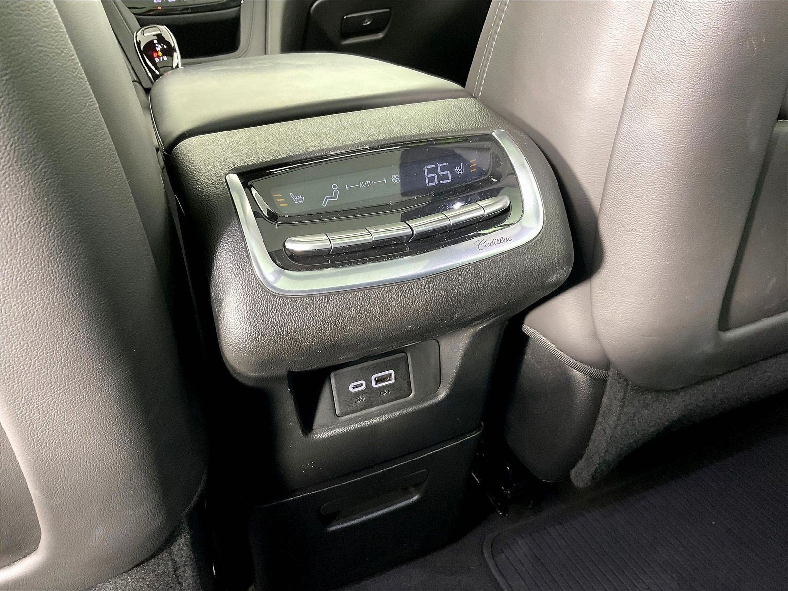 Used 2024 Cadillac XT6 Sport w/ LPO, Onyx Lite Package AWD/4WD image 10