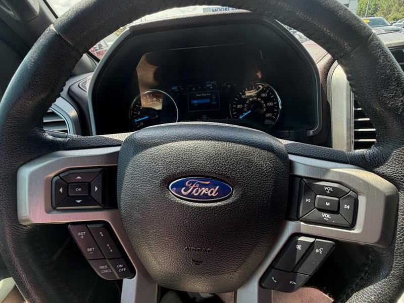 Used 2015 Ford F150 Platinum w/ Equipment Group 701A Luxury AWD/4WD image 11
