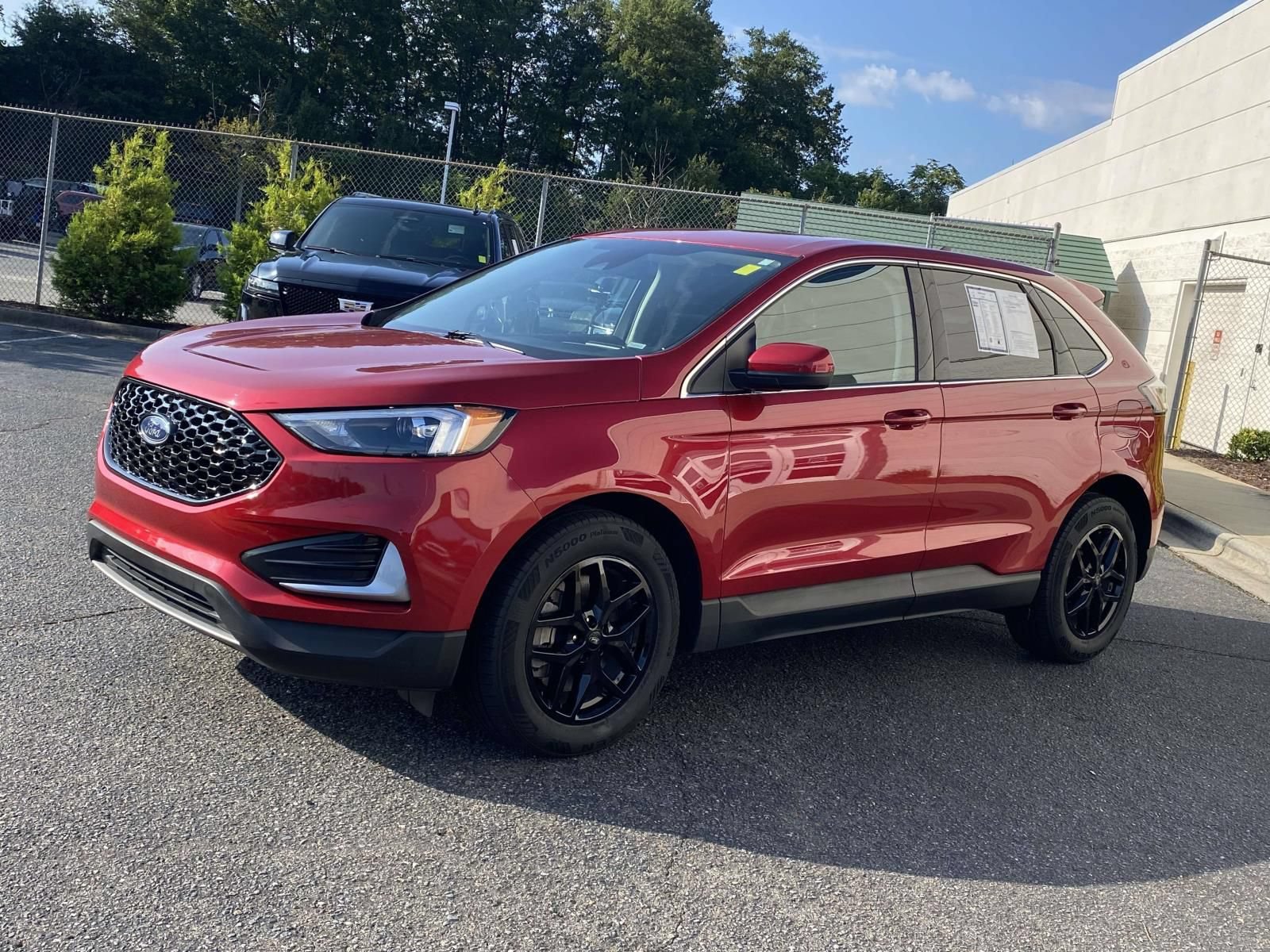 Used 2024 Ford Edge SEL AWD/4WD image 3