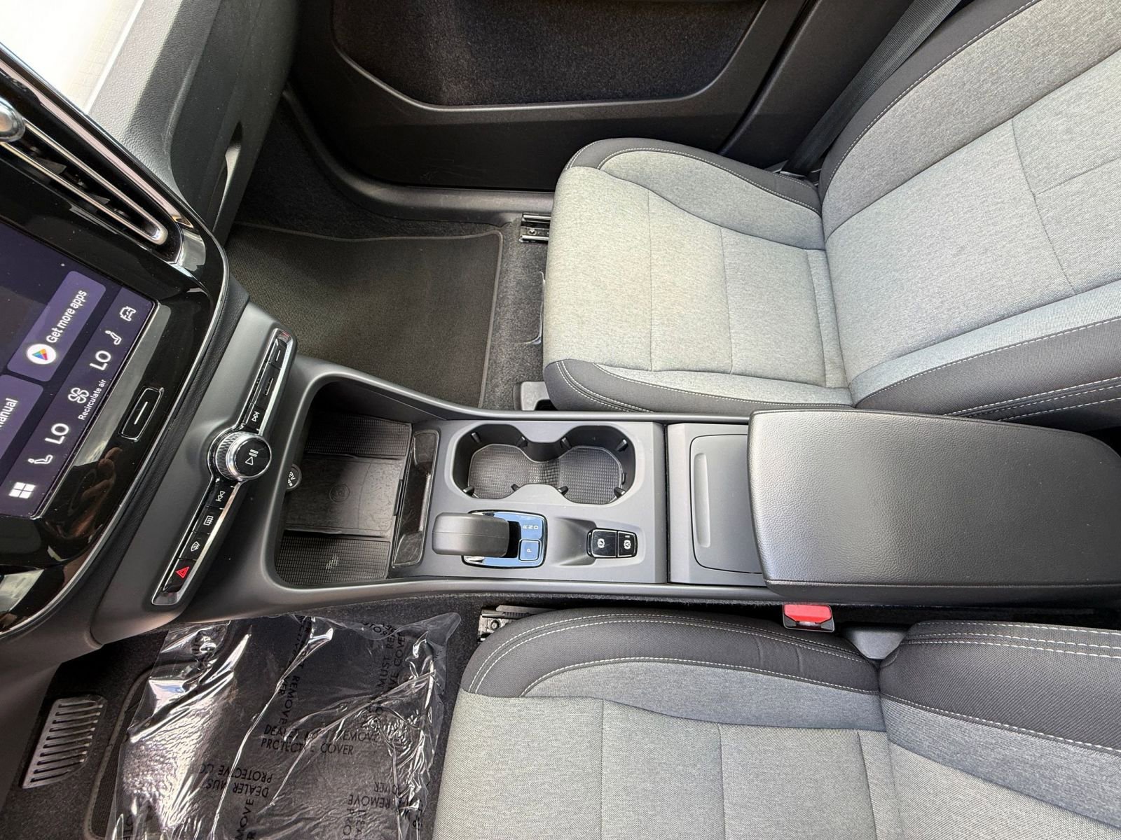 Used 2024 Volvo XC40 B5 Core AWD/4WD image 43