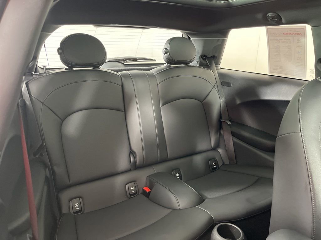 Used 2019 MINI Cooper 2-Door Hardtop image 9