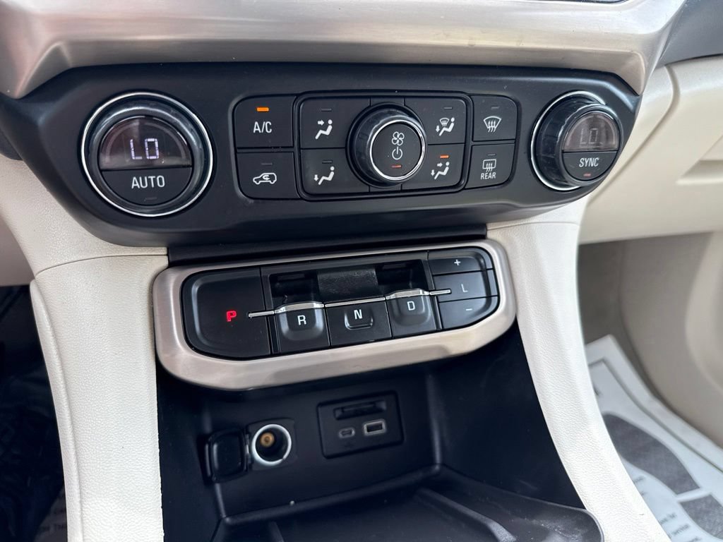 Used 2021 GMC Acadia Denali w/ Denali Technology Package FWD image 26