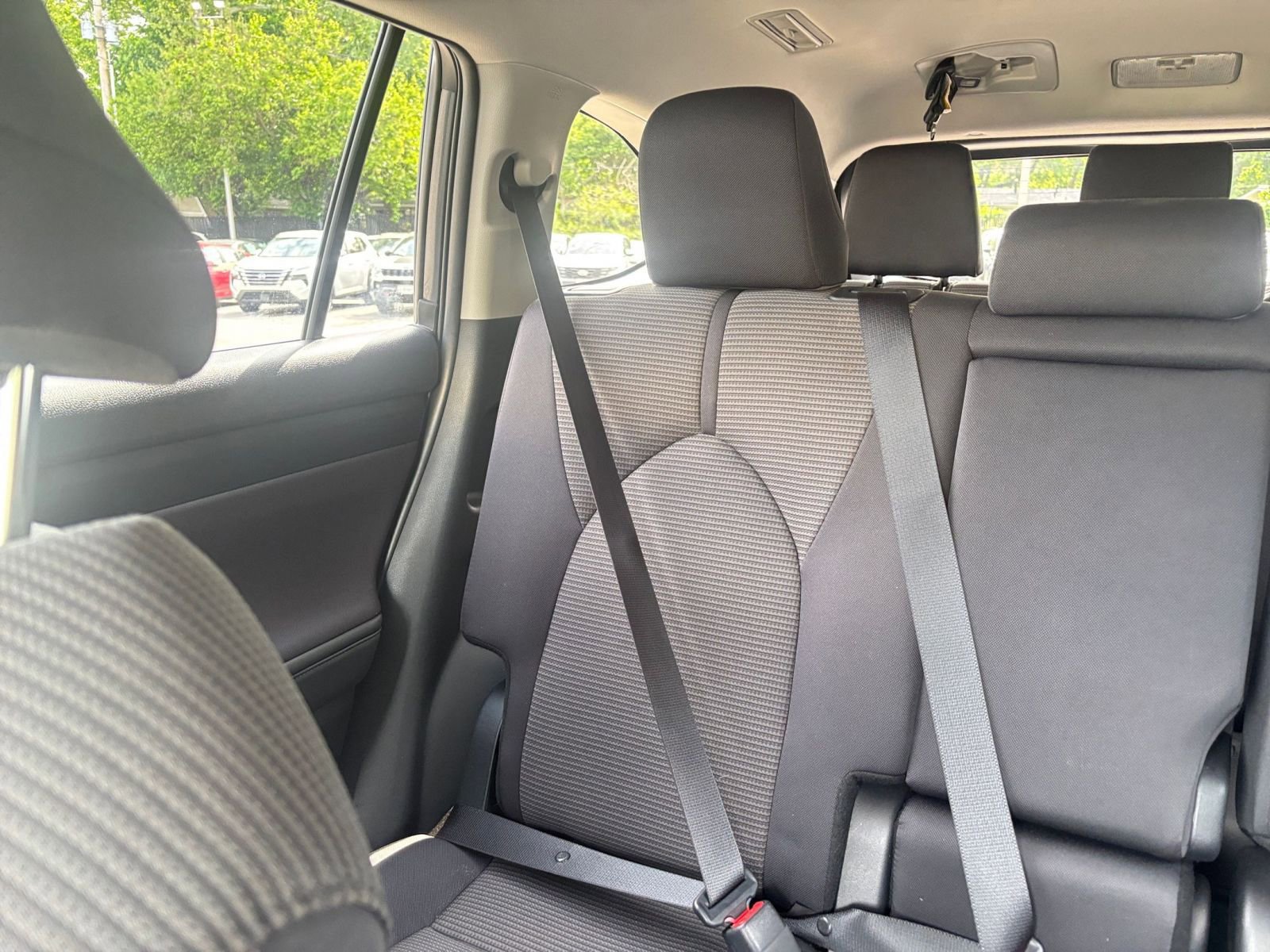 Used 2025 Toyota Highlander LE FWD image 41