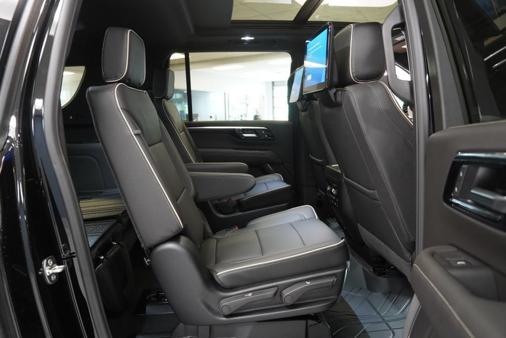New 2026 Chevrolet Suburban Premier AWD/4WD image 35