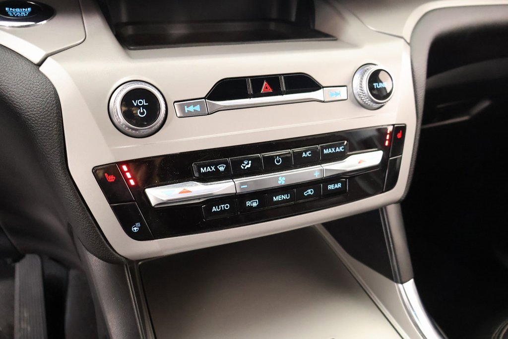 Used 2023 Ford Explorer XLT w/ Equipment Group 202A image 7