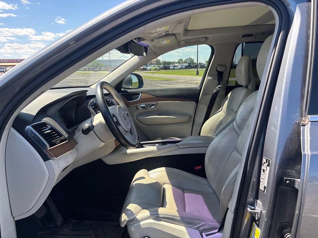 Used 2016 Volvo XC90 T6 Inscription w/ Vision Package AWD/4WD image 9
